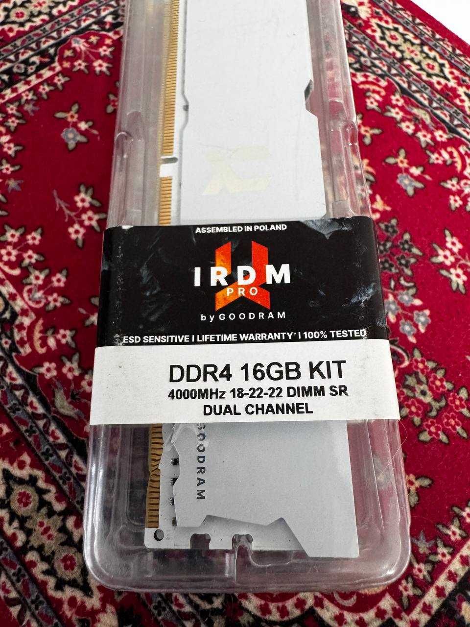 ОЗУ RAM Goodram IRDM PRO White DDR4-4000 IRP-W4000D4V64L18S/16GDC