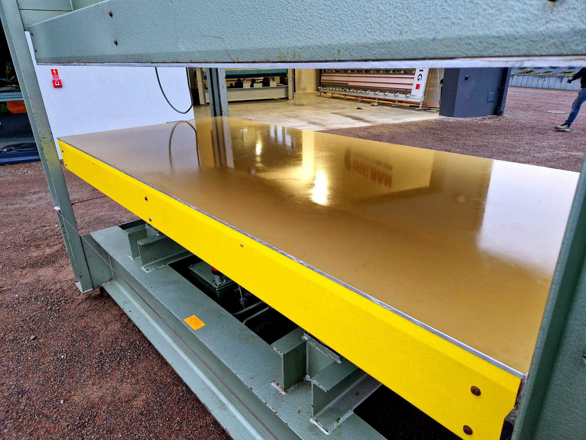 Prasa półkowa JOSS 250x110, grzana elektrycznie, prasa do forniru