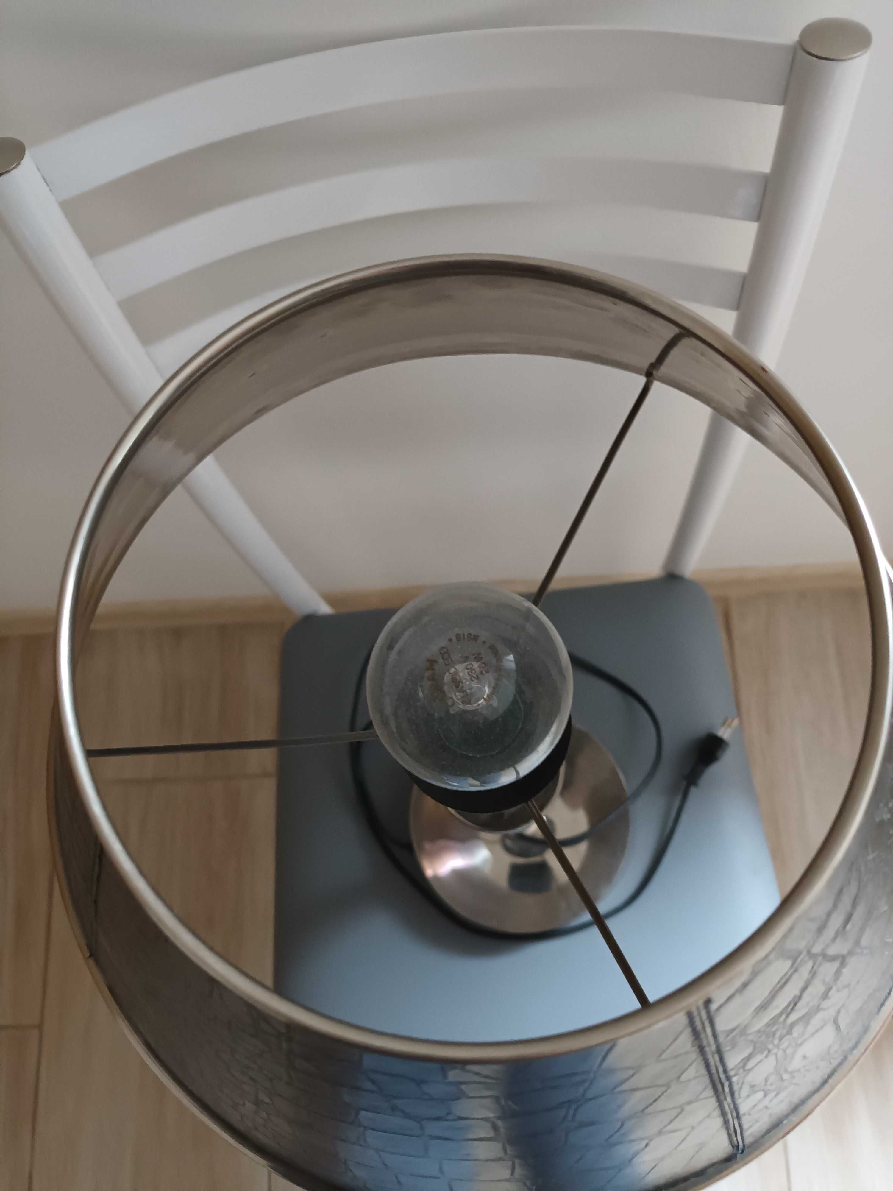 lampa smukła metalowa super stan czarna