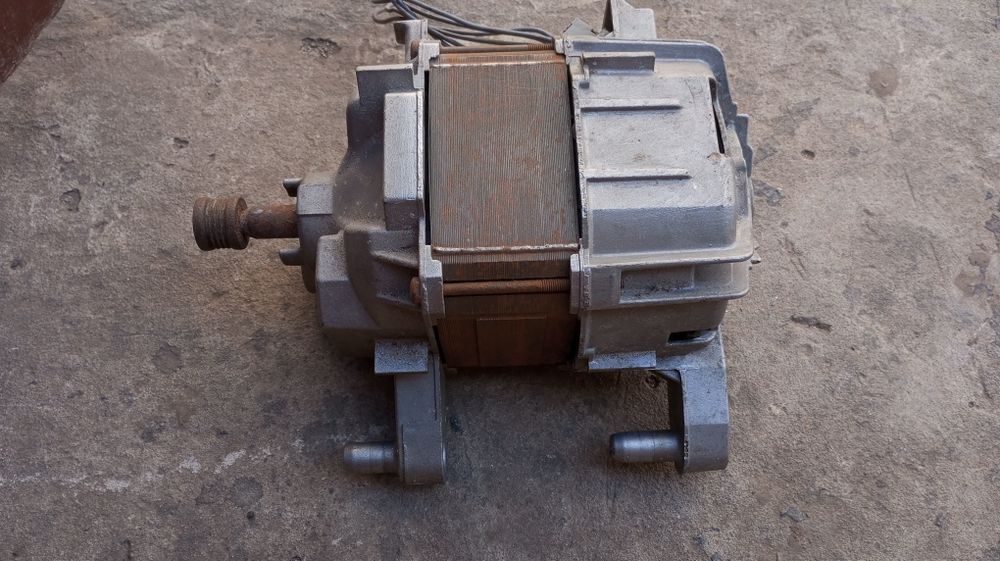 Продам двигун з реміньом до пральної машини SIEMENS