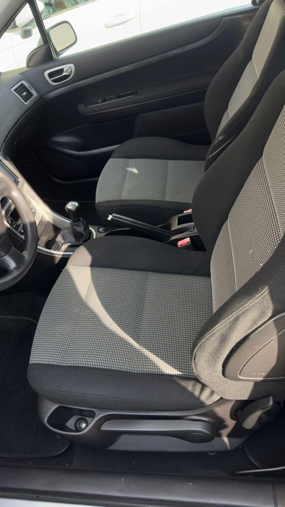 Peugeot 307 1.4hdi 2 lugares com ac 2004
