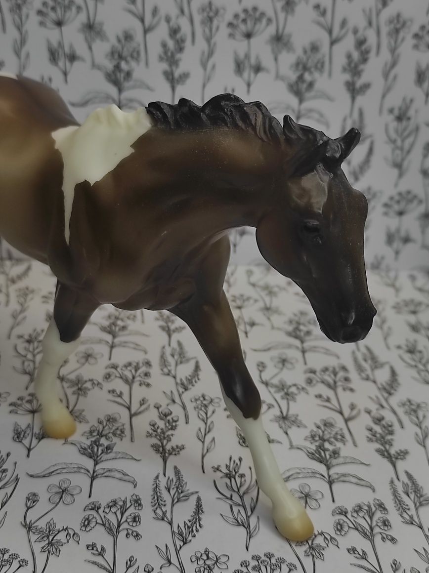 Breyer Classics grulla Pinto horse