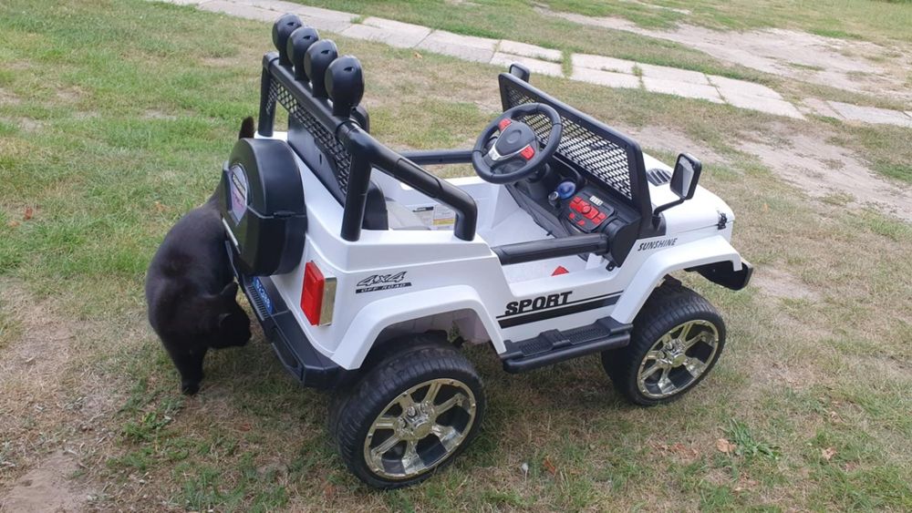 Duży samochód dziecięcy jeep na akumulator