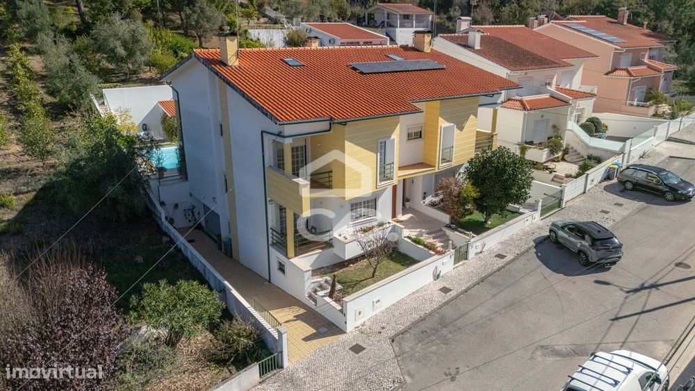 Moradia T4 com piscina, jardim, churrasqueira e terreno, em Coimbra