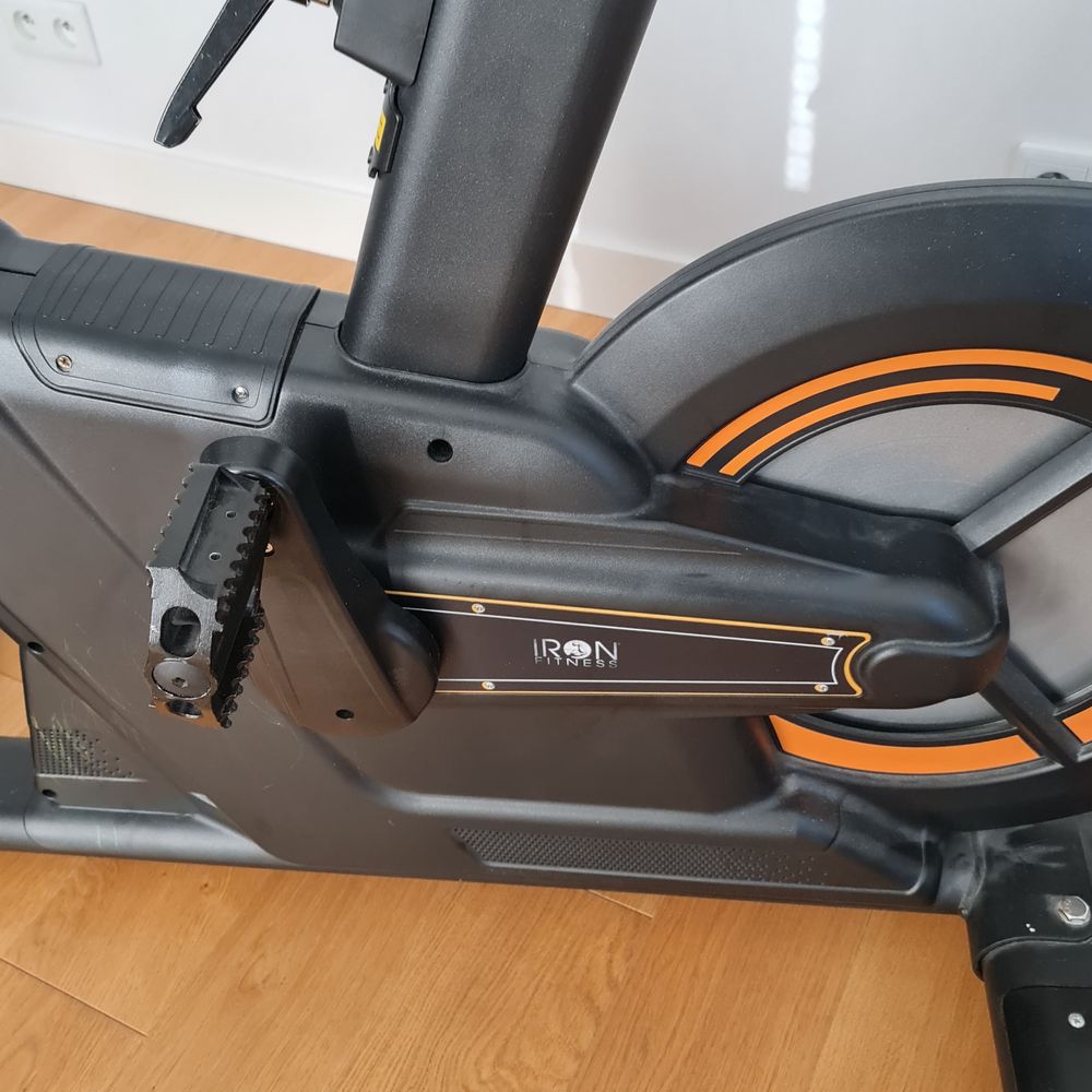 Rower stacjonarny treningowy spinningowy