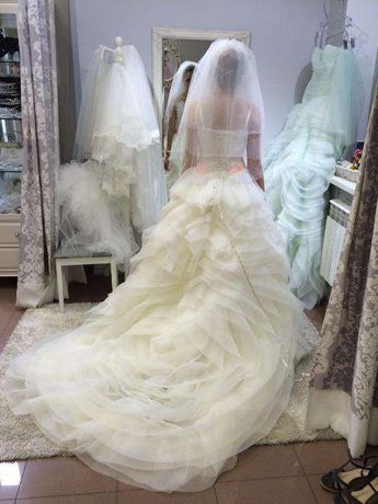 Роскошное свадебное платье! Цвет бежевый!