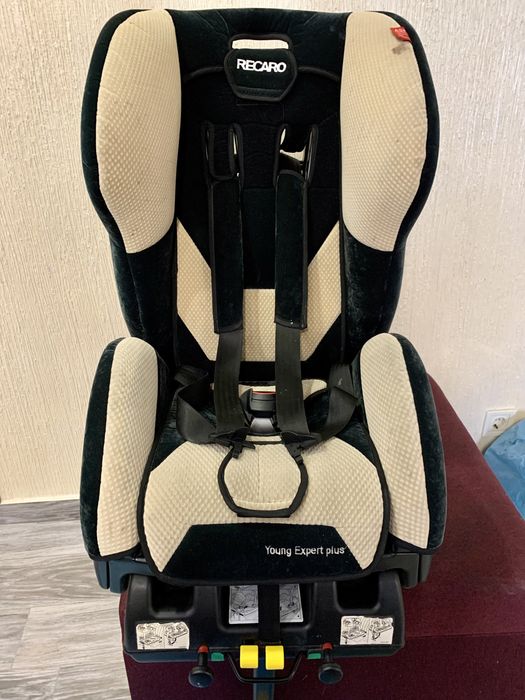 Автокрісло RECARO Young Expert plus Microfibre sand системой Isofofix