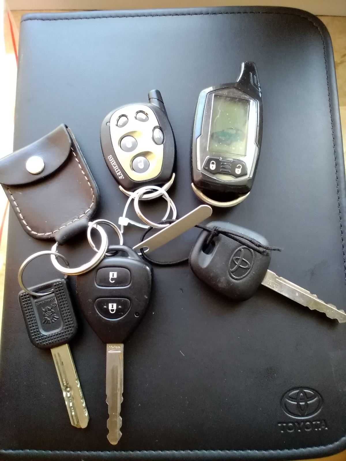 Продам Toyota Auris 1.6 AT 2012 року