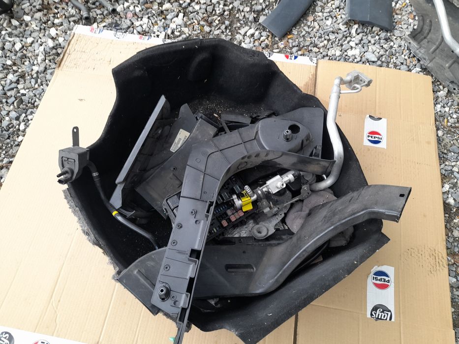 Wyściółka bagażnika Maserati ghibli sq4