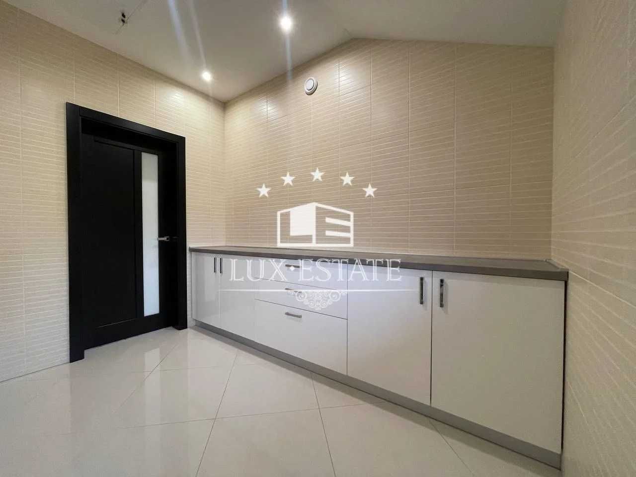 Lux-Estate пропонує в оренду елітний будинок у КМ Зелений Гай