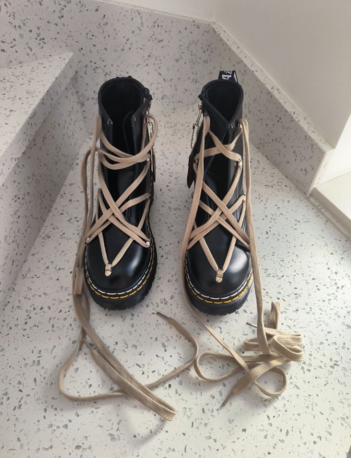 Czarne botki buty na platformie wiązane unisex rozmiar 39