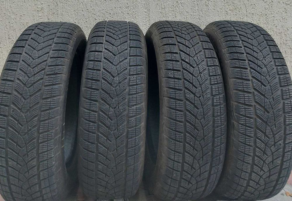 Шини Goodyear UltraGrip Ice SUV G1 225/65 R17 102T (2022 року)