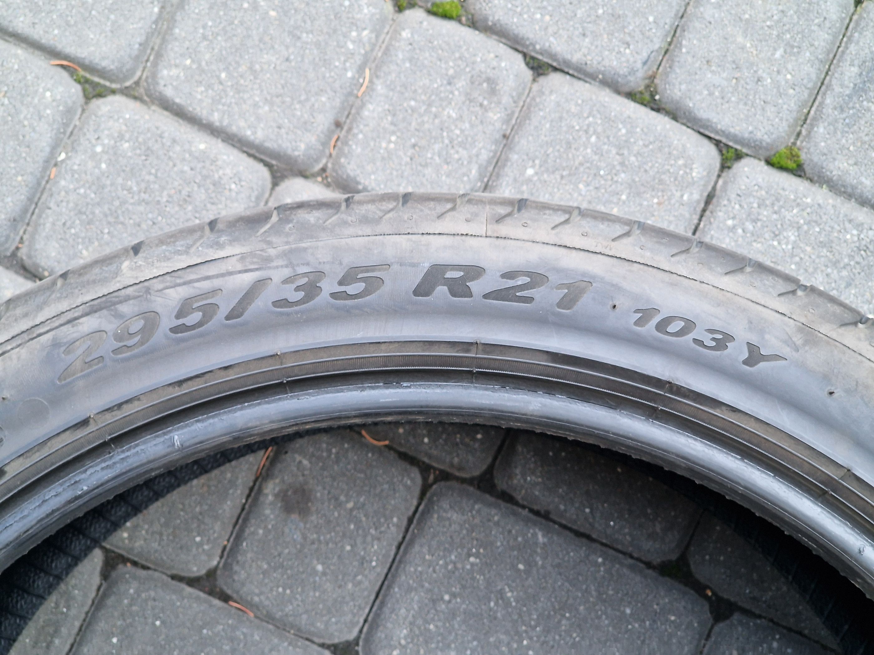 Opony Pirelli PZero - 295/35/21