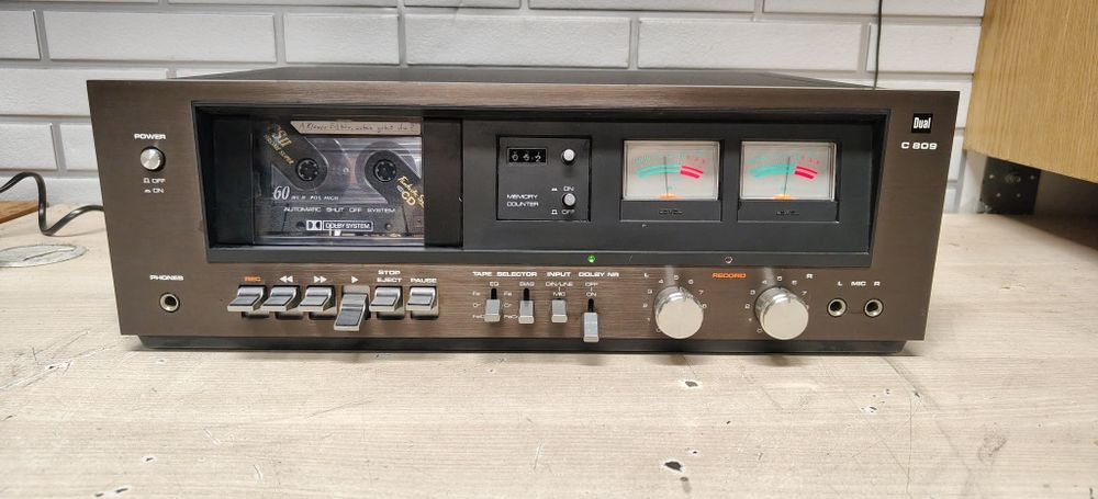 Magnetofon deck DUAL C 809.