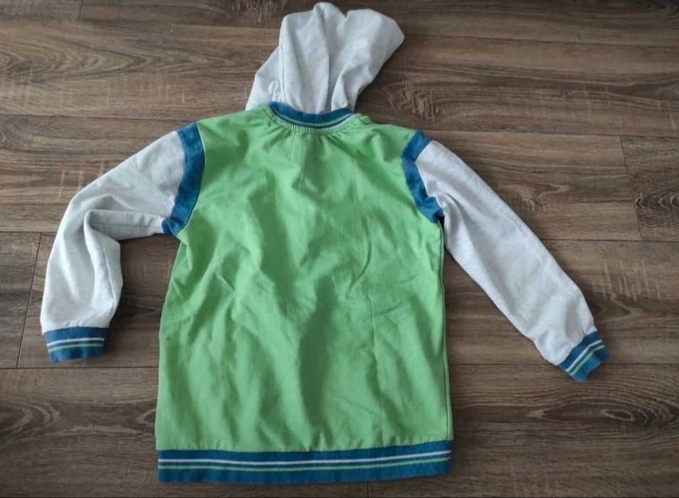 Bluza dresowa z kapturem i kieszeniami bejsbolówka r.140