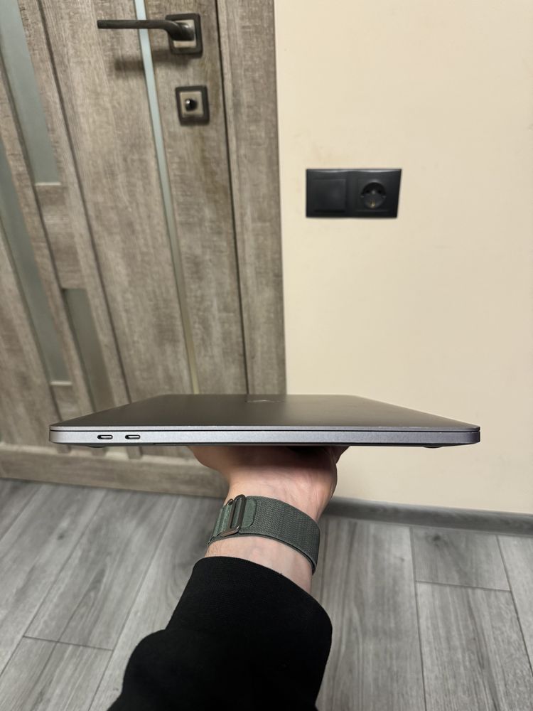 Macbook pro 16 2019 core i9 32/512gb amd pro 5500m 4gb