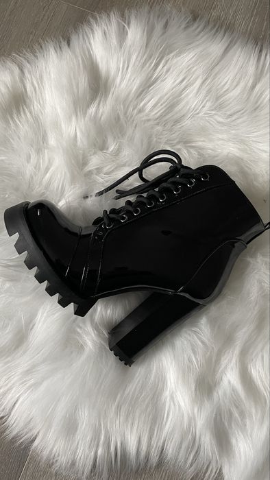 Взуття червики лаковані Louis Voitton