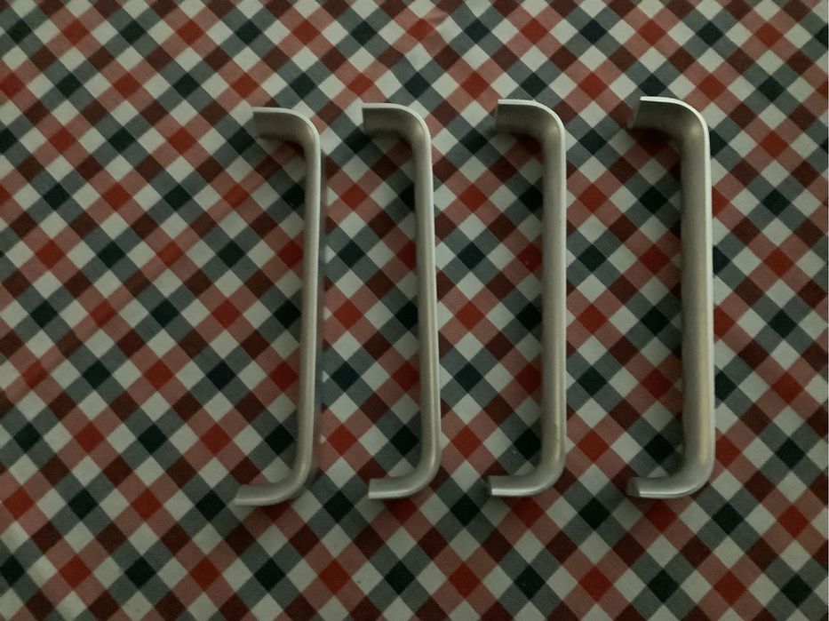 Uchwyty dp mebli z wkrętami, 4 sztuki, 160mm odległość otworów.