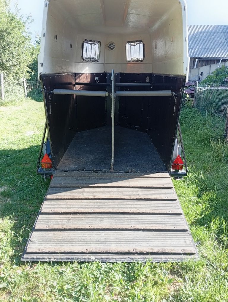 Przyczepa do koni. Na 2 konie dmc 1400, nowa podłoga i ściany
