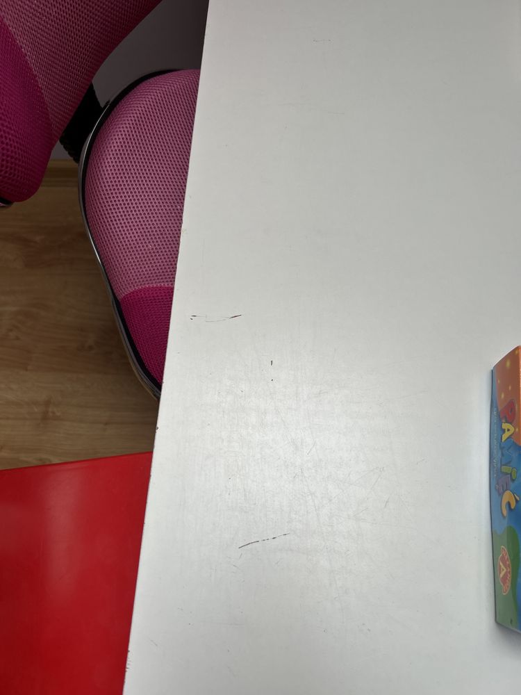 Małe biurko białe , do pokoju dziecka dł90cm -49cm -49 cm