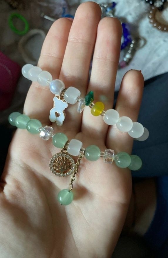 Pulseiras com contas de pedras novas