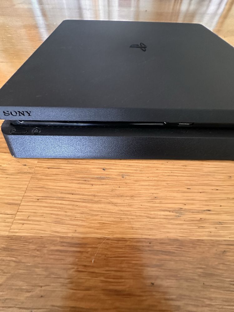 Playstation4 com jogos e comandos