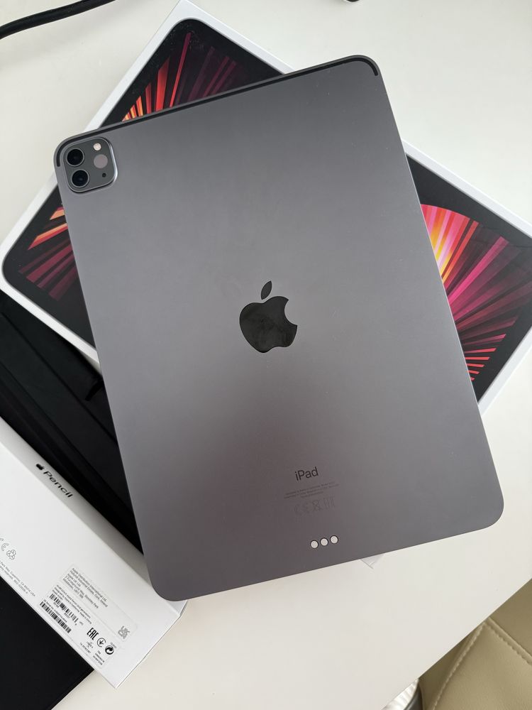 iPad Pro 11" M1 (3ª geração) - como novo + Apple Pencil (2ª geração)