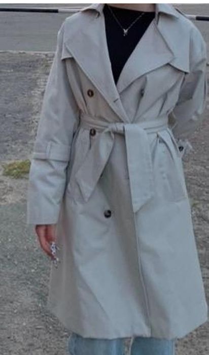Тренч бежевий,в ідеальному стані,S розмір,але підходить на 42-46розмір