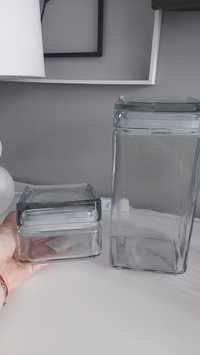 Dwa szklane sloje sloki do przechowywania