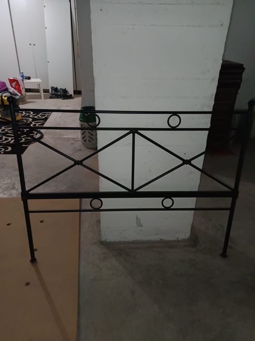 Cama de ferro completa com estrado e colchão