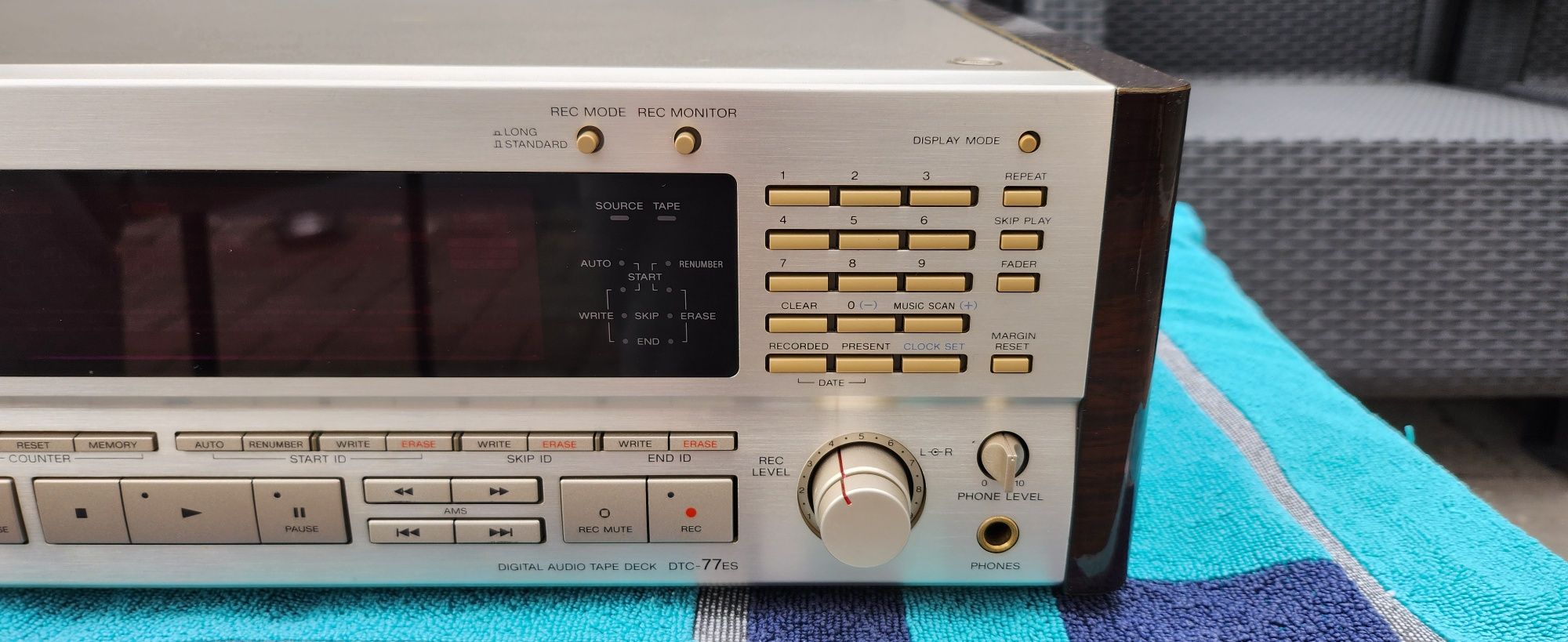 Magnetofon DAT Sony DTC-77ES Stan BDB !