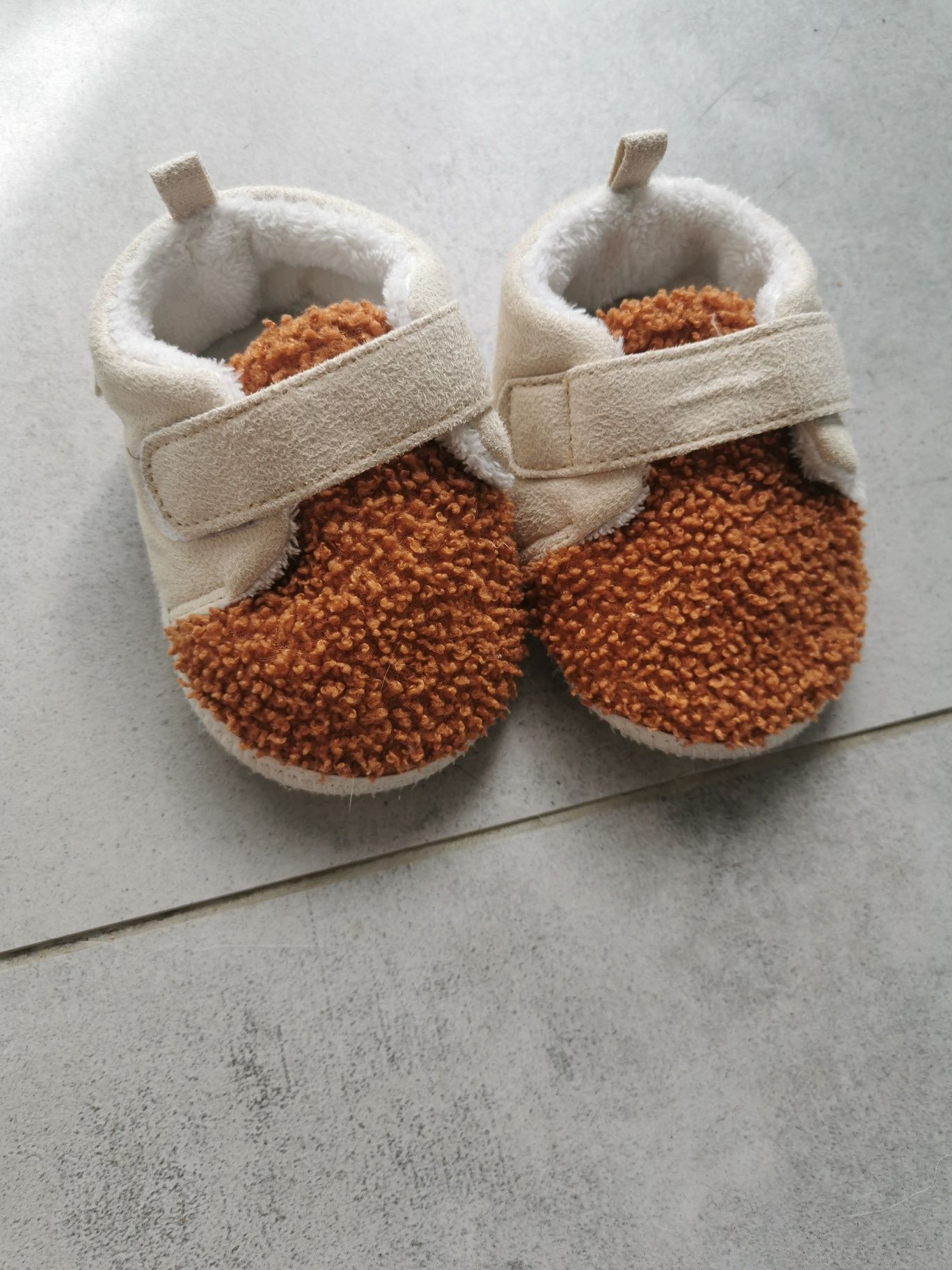 Kapcie/buty niechodki niemowlęce