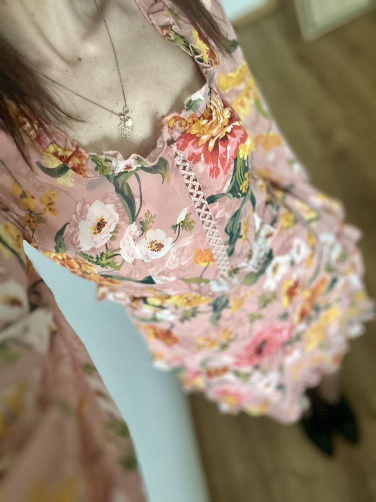 Sukienka w kwiaty nowa