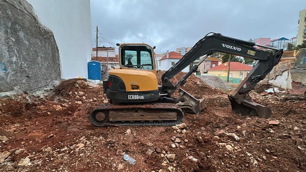 Giratória Volvo 2010 10 Ton de rastos