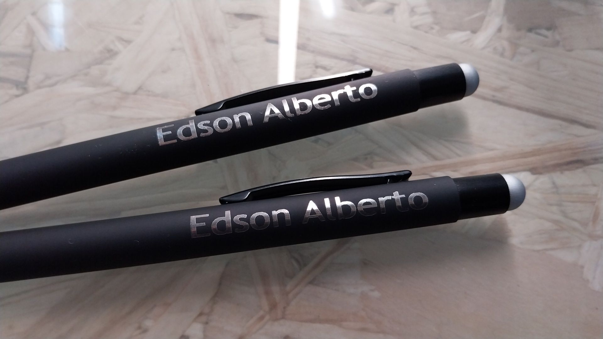 Canetas personalizadas para dar visibilidade ao seu negócio a laser