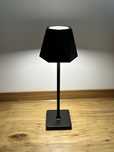 Stylowa czarna biurkowa lampa led
