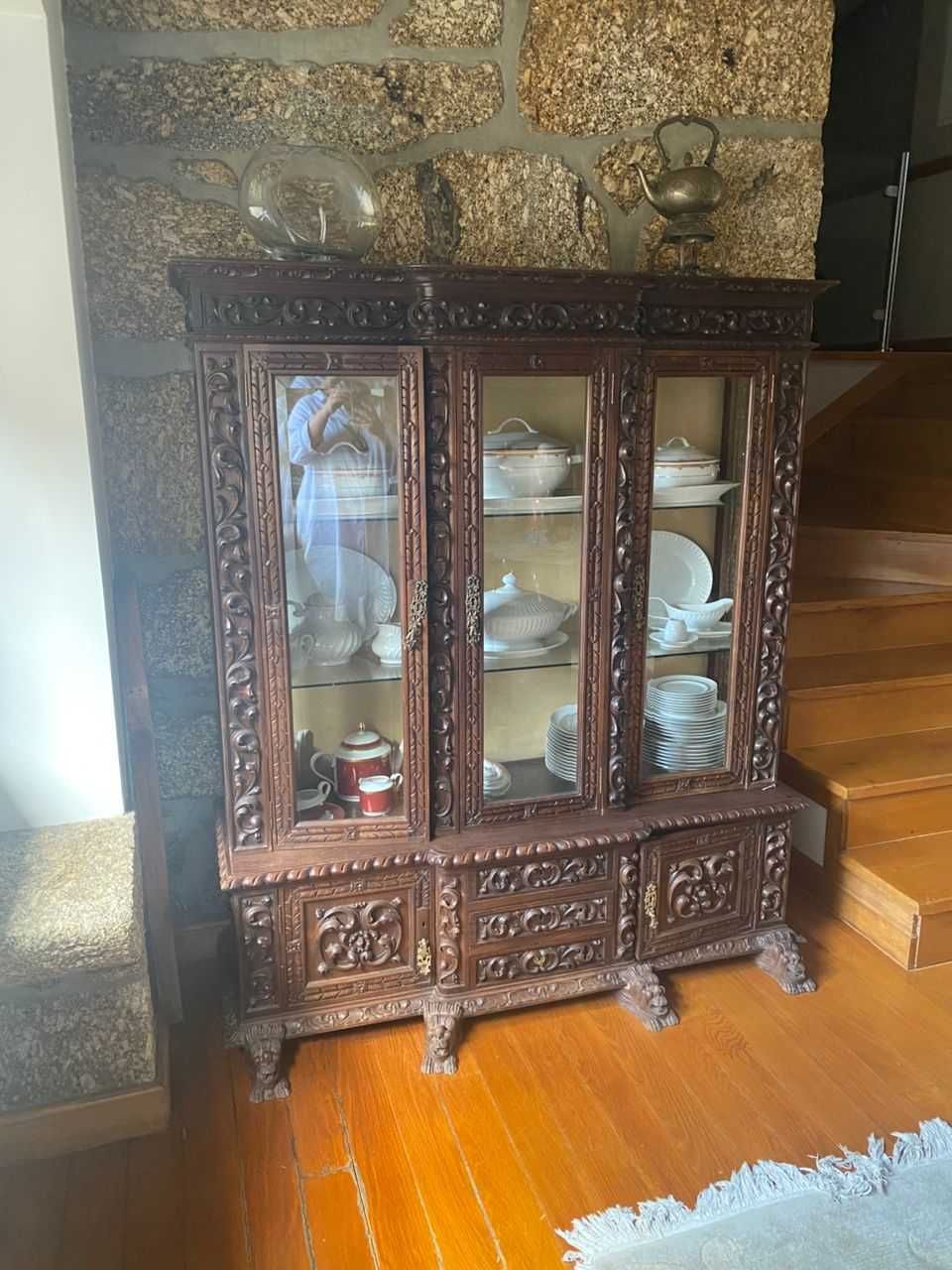 Vitrine / cristaleira renascença