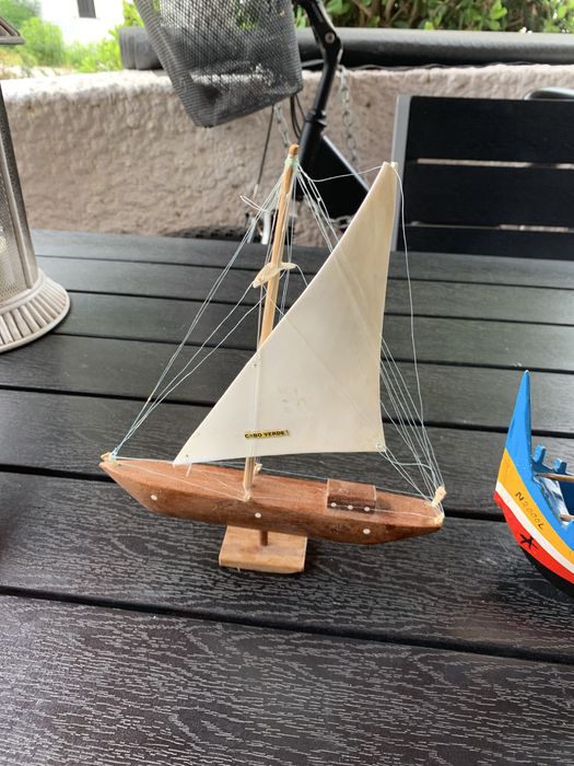 Varios barcos de decoraçao em madeira