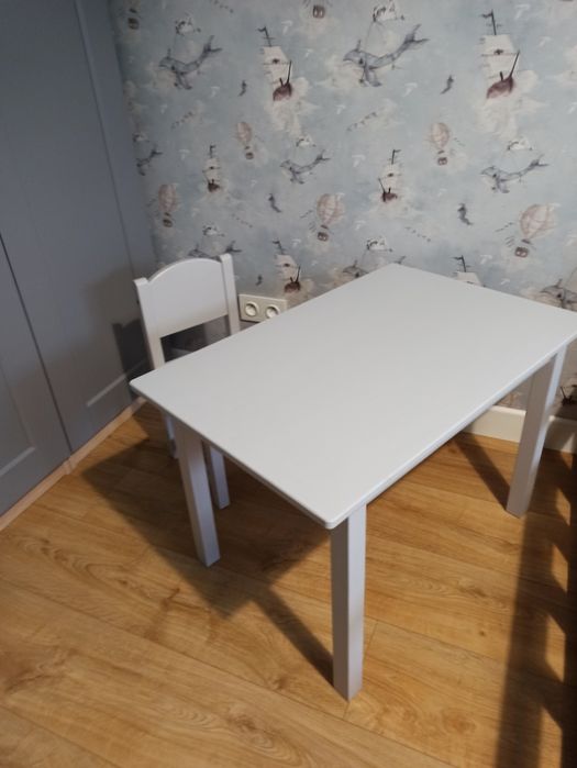 Stolik dziecięcy Ikea Sundvik z krzesełkiem