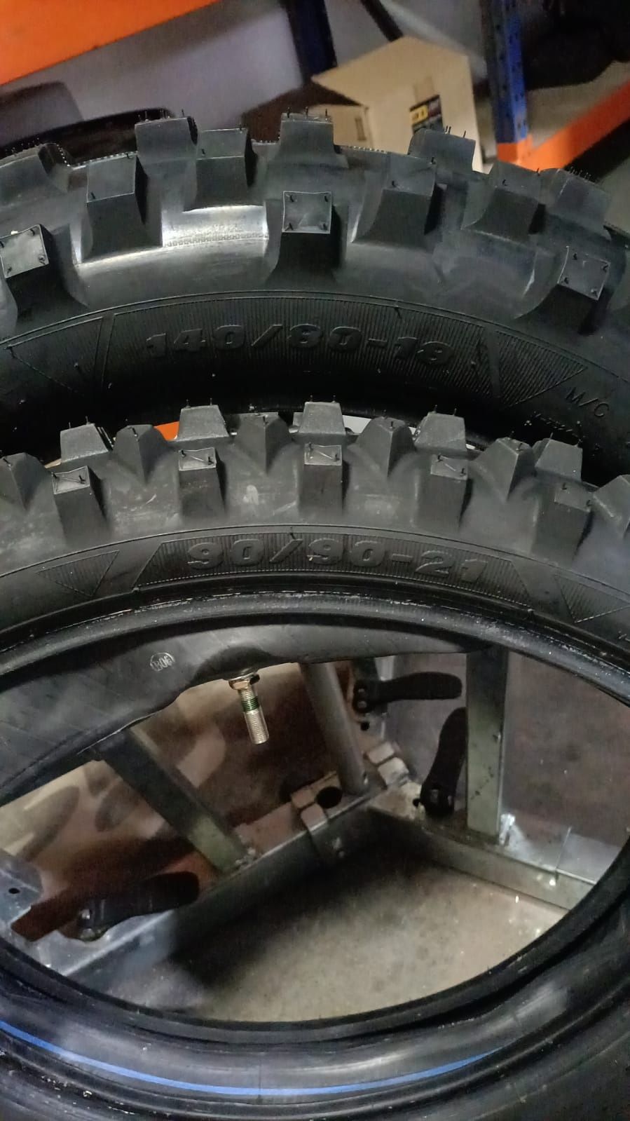 Pneus enduro ( Par ) Maxxis MaxxEnduro na medida 140/80-18 e 90/90-21