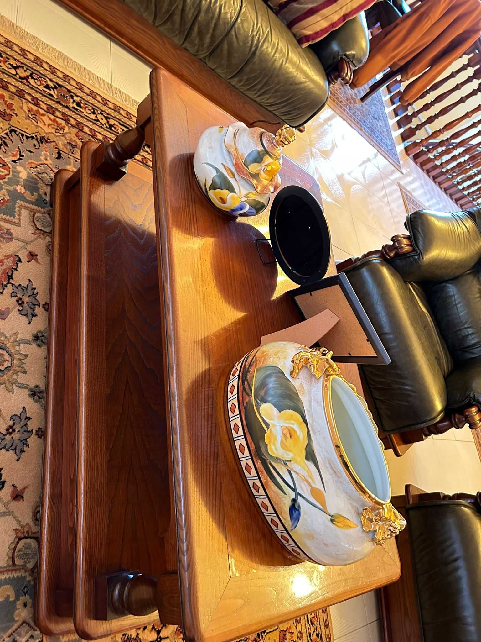 Conjunto de Móveis de Sala em Madeira Maciça – Estilo Clássico