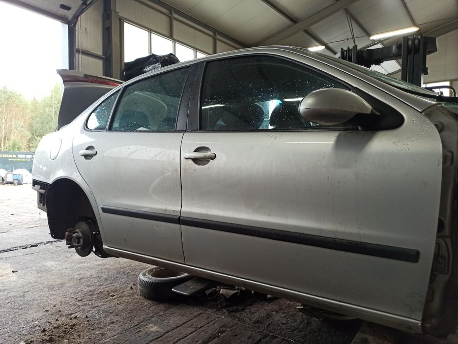 Drzwi prawe lewe przód tył klapa Seat Toledo 2 generacji ll L57N