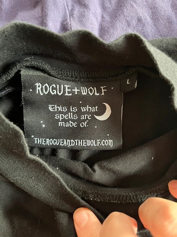 Rogue + Wolf crop top golf z dużym kapturem księżyc goth alternative