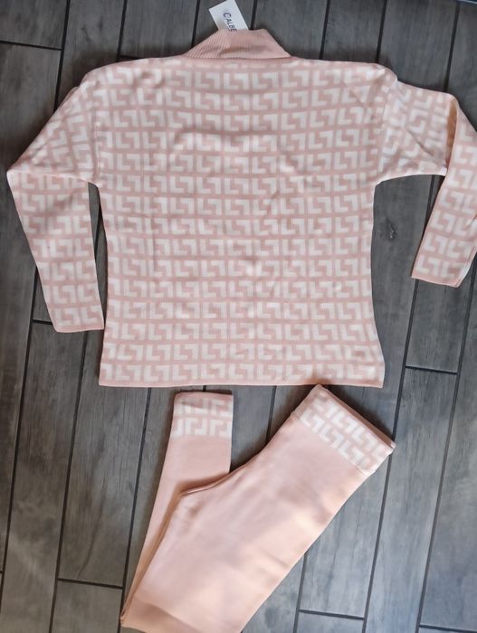 Nowy dres dzianinowy, dres sweterkowy, r. M/L