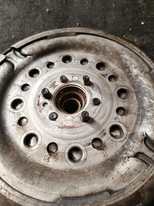 Sprzęgło bxe koło dwumasowe dwumas  volkswagen passat B6 Turan golf 5