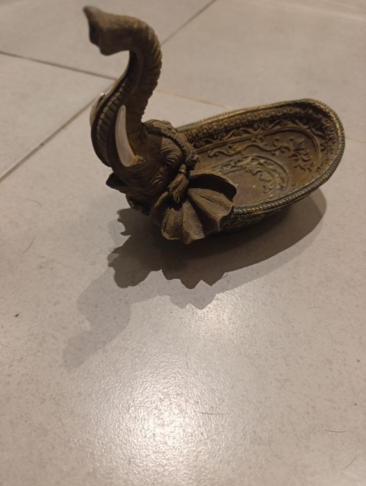 Elefante estatueta decorativa com tigela