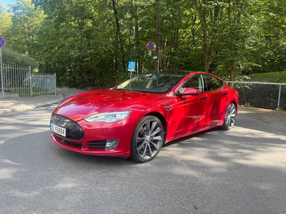 Tesla  S85 gratis ladowanie, autopilot