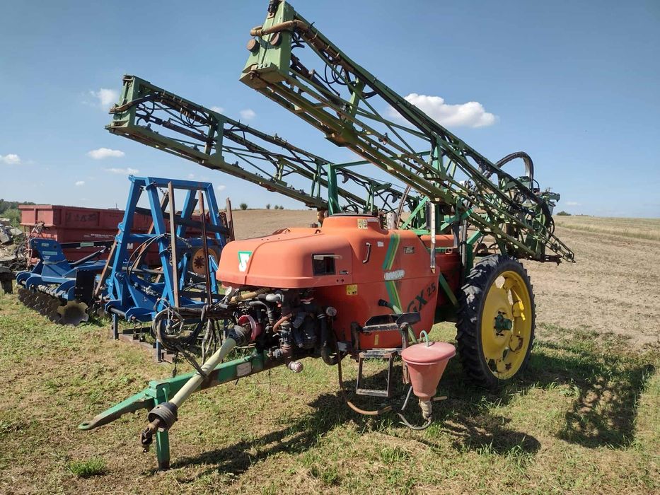 Opryskiwacz 2500l Hydraulicznie rozkładany