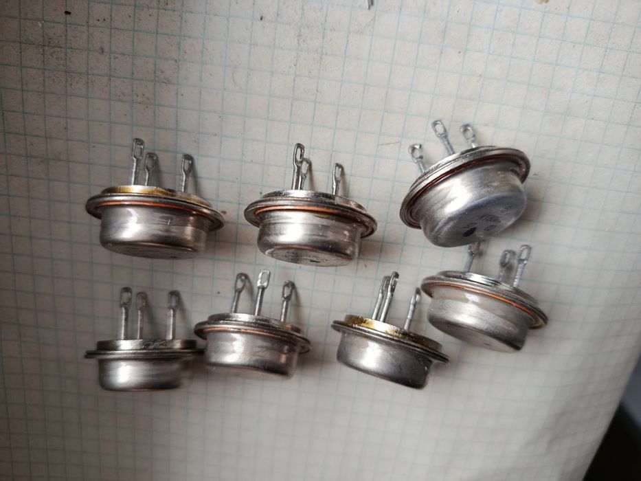 Продам транзисторы КТ808А, новые