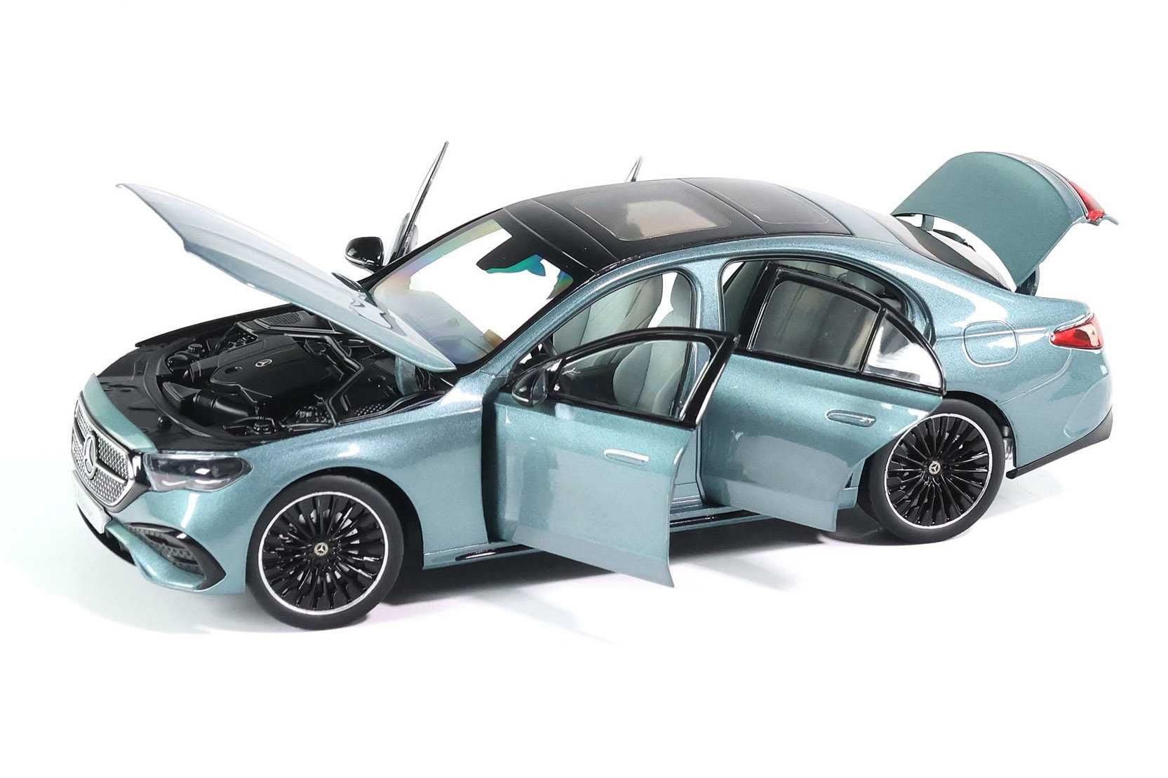 1:18 MERCEDES-BENZ W214 E Class Klasse verde silver dilerski NOWY